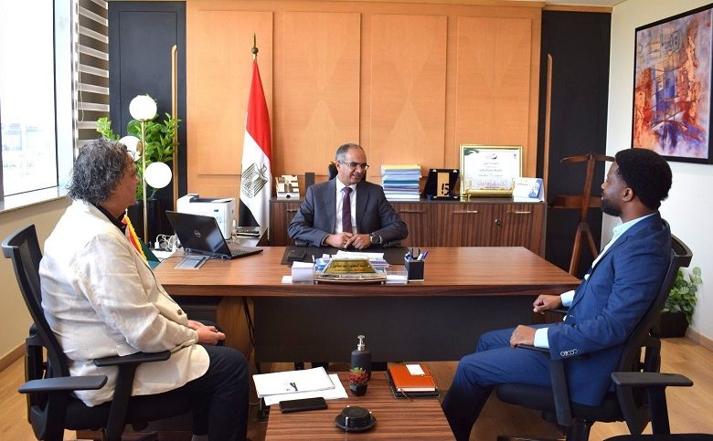 جانب من لقاء نائب وزير الإسكان مع مسئول شركة هولندية