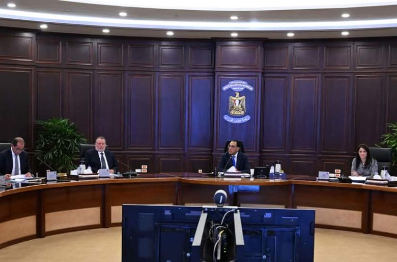 الدكتور مصطفى مدبولي رئيس مجلس الوزراء خلال اجتماع المجموعة الاقتصادية