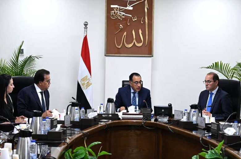 رئيس الوزراء يناقش سبل حوكمة منظومة استيراد سيارات ذوي الهمم