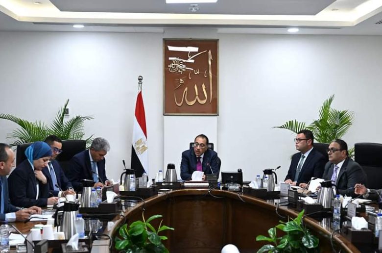 رئيس الوزراء يستعرض فرص الاستثمار المتاحة لزيادة أعداد الغرف الفندقية