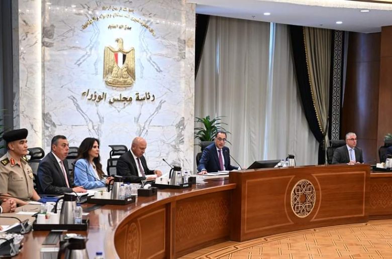 رئيس الوزراء يتابع جهود تيسير دخول وخروج المستثمرين والبضائع من وإلى سيناء