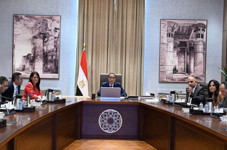 رئيس الوزراء يتابع خطط التوسع في تنفيذ مشروعات الطاقة المتجددة