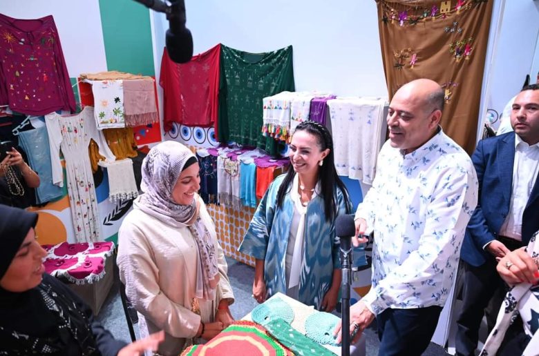 وزيرا التضامن والعمل يتفقدان معرض تنمية الأسرة المصرية بمهرجان العلمين