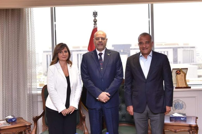 وزير العمل: الحكومة تعمل بروح الفريق  للنهوض بالصناعة وتشجيع الاستثمار والتصدير