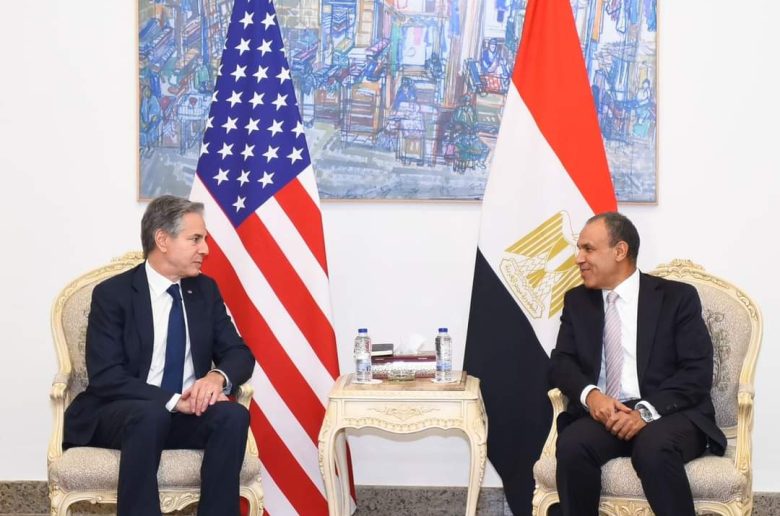 وزير الخارجية يتفق مع نظيره الأمريكي على استمرار دعم جهود الوساطة الخاصة بغزة