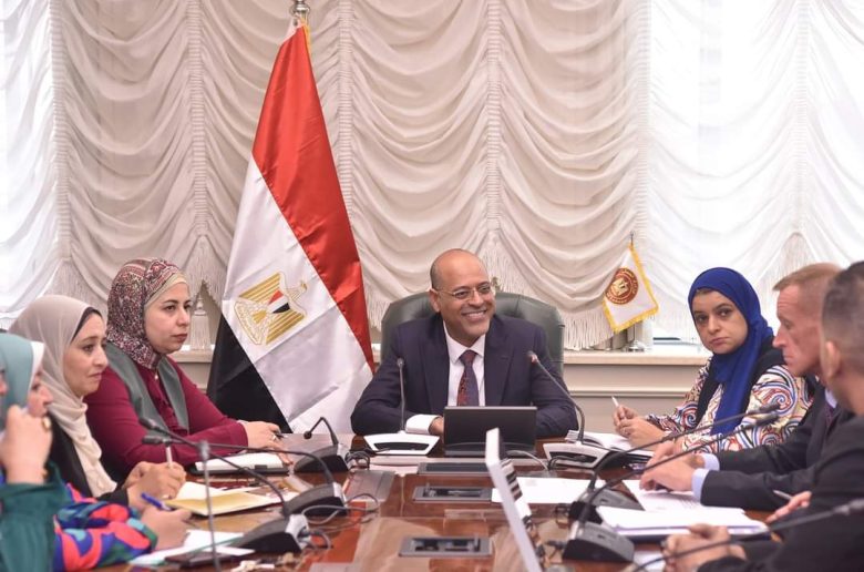 وزير العمل يوجه بتشكيل لجنة لتنفيذ الاتفاقات الشركة المنفذة لمشروع محطات الضبعة