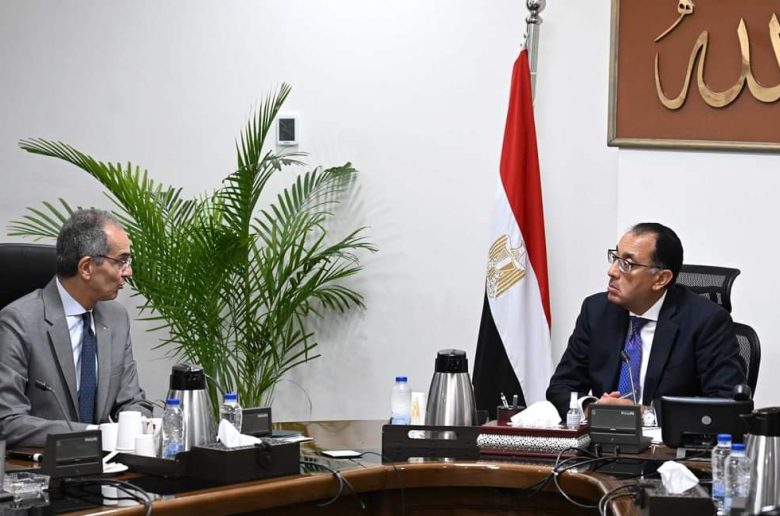 رئيس الوزراء يستعرض مع وزير الاتصالات أوجه التعاون مع الوزارات المختلفة بمجال التحول الرقمي