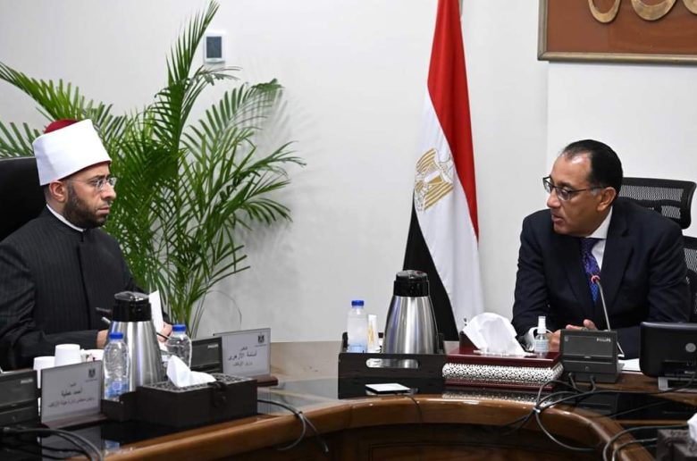 رئيس الوزراء يستعرض عددا من المشروعات الاستثمارية لهيئة الأوقاف