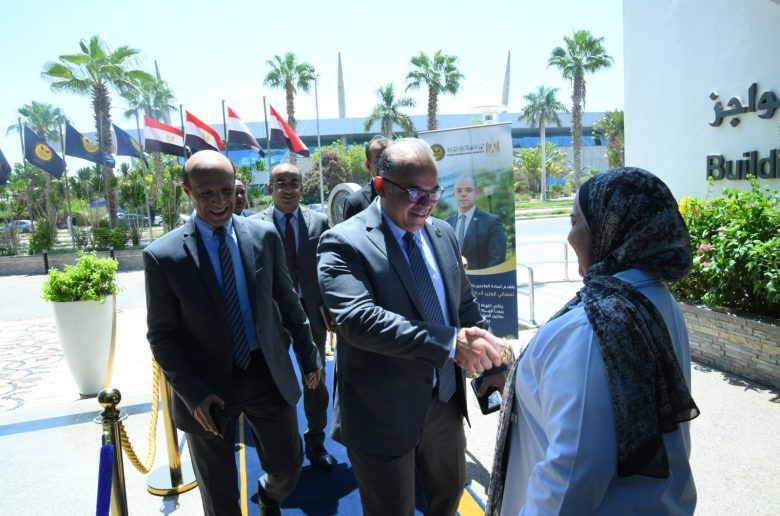 الدكتور محمد فريد يلتقي العاملين بالهيئة بعد قرار تجديد تكليفه برئاسة الهيئة