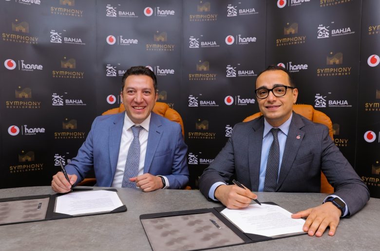 جانب من توقيع الشراكة