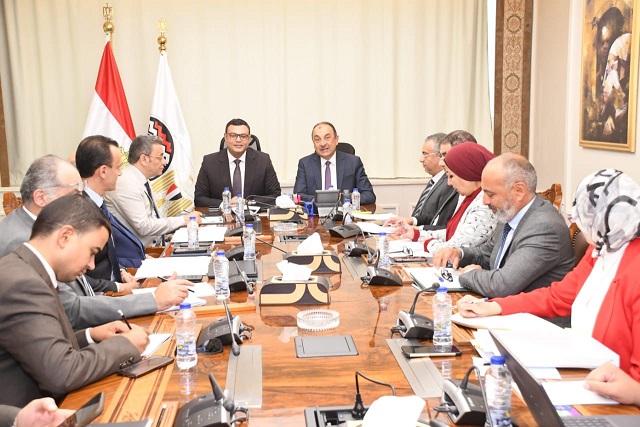 خلال اجتماع وزيرا الإسكان وقطاع الأعمال العام