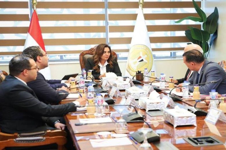 جانب من من لقاء وزيرة التنمية المحلية، مع الرئيس التنفيذي لشركة إي فاينانس للاستثمارات المالية