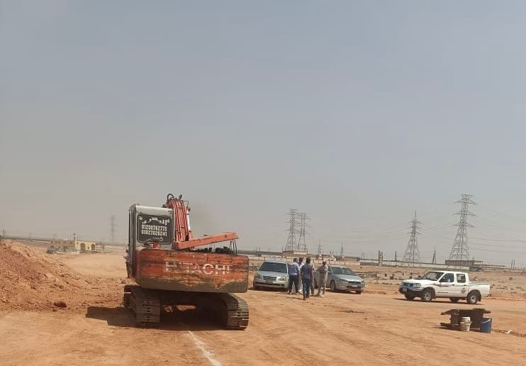جانب من أعمال تنفيذ شبكة الصرف الصحي الداخلية بمنطقة الرابية