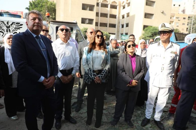 وزيرة التنمية المحلية تشرف على عمليات البحث عن ناجين من سكان عقار مدينة نصر