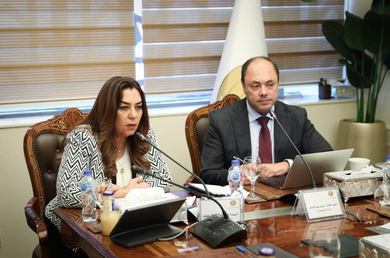 وزيرة التنمية المحلية تتابع موقف المشروعات المتعثرة لسرعة دخولها الخدمة