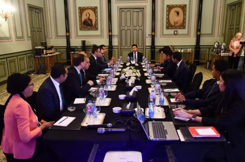 وزير الشباب يبحث مع شركة دافينج الصينية تعزيز التعاون بمجالات الاستثمارات الرياضية