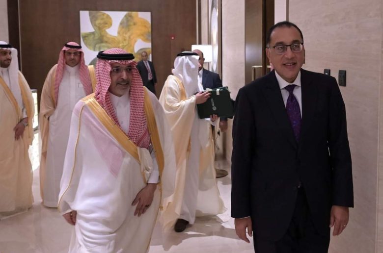 رئيس الوزراء يلتقي وزير المالية السعودي لبحث عدد من ملفات الشراكة