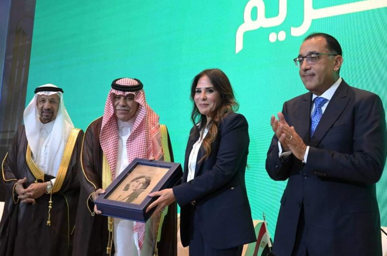 بحضور رئيس الوزراء.. تكريم عدد من الوزراء والشخصيات البارزة من مصر والسعودية