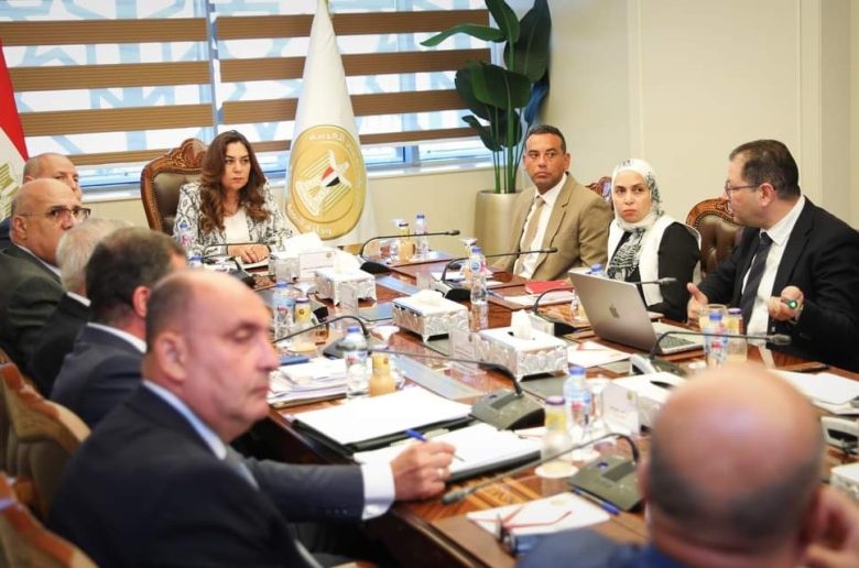 وزيرة التنمية المحلية ومحافظ القاهرة يستعرضان مقترح تطوير عدة شوارع بالعتبة