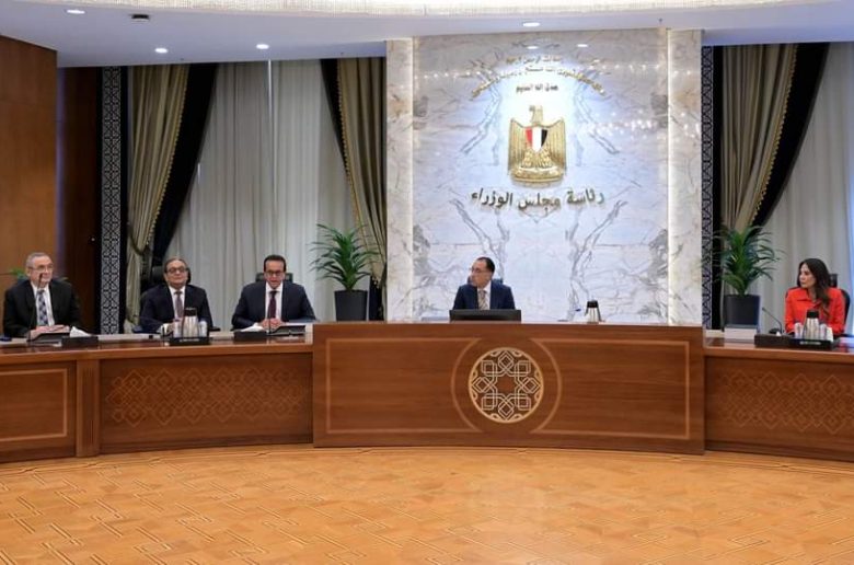 رئيس الوزراء يستعرض مقترحات بمخططات وتصميمات «مدينة العاصمة الطبية»