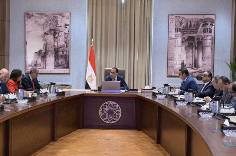 رئيس الوزراء يستعرض مقترحا لإقامة مركز بيانات أخضر من خلال أحد التحالفات