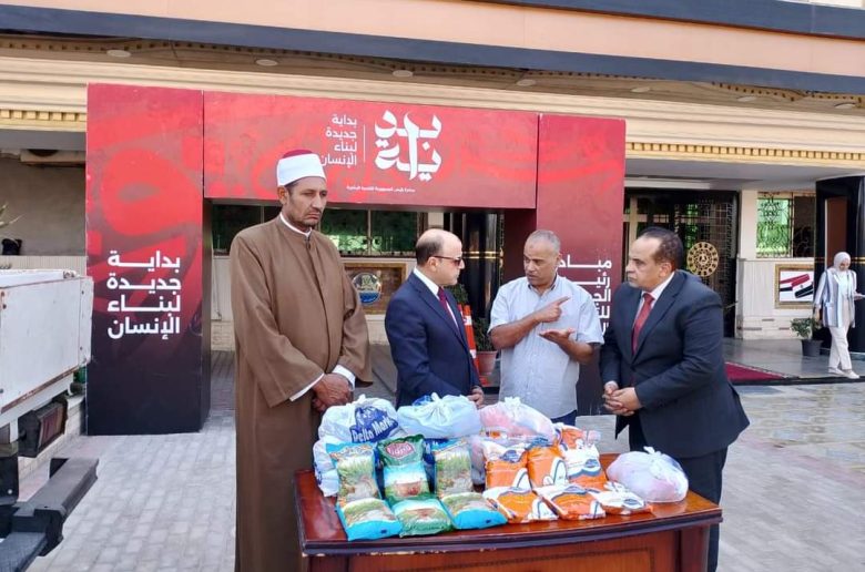 وزارة الأوقاف توزع 60 طنا من السلع الغذائية للأسر الأولى بالرعاية في 13 محافظة