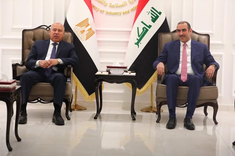 جانب من لقاء الفريق كامل الوزير مع الجانب العراقي