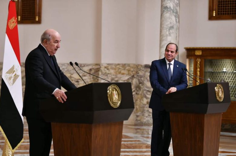 الرئيس السيسي ونظيره الجزائري يؤكدان حرصهما على دعم السلم والأمن بإفريقيا