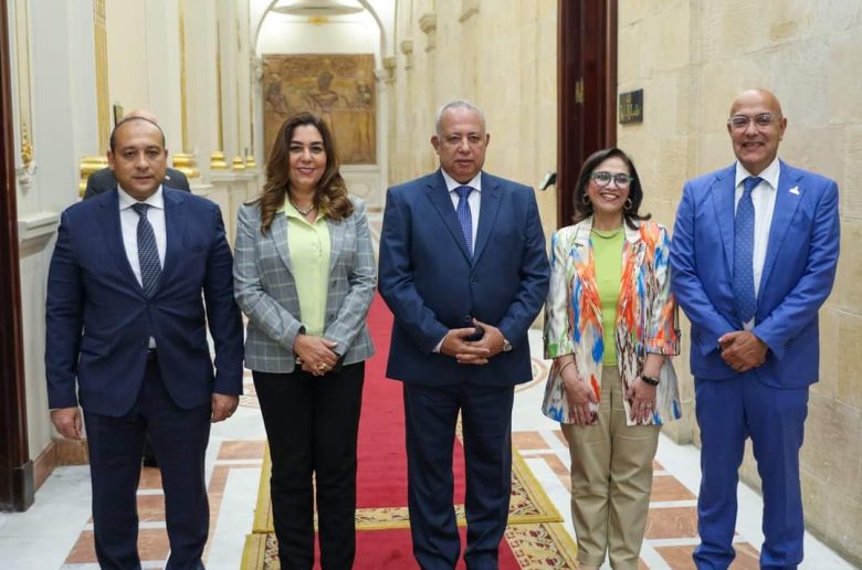 وزيرة التنمية المحلية تستعرض جهود تنفيذ قانون التصالح على مخالفات البناء