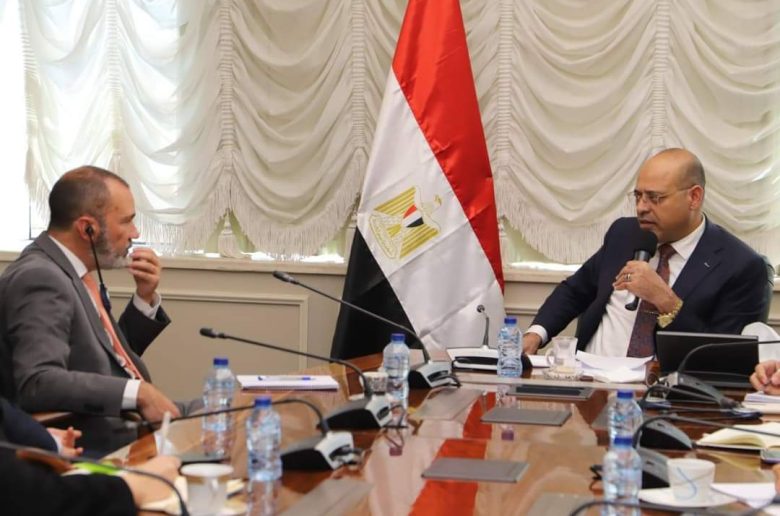 وزير العمل يلتقي وفد من «البنك الدولي» ويستعرض جهود دعم خطط الحماية الاجتماعية