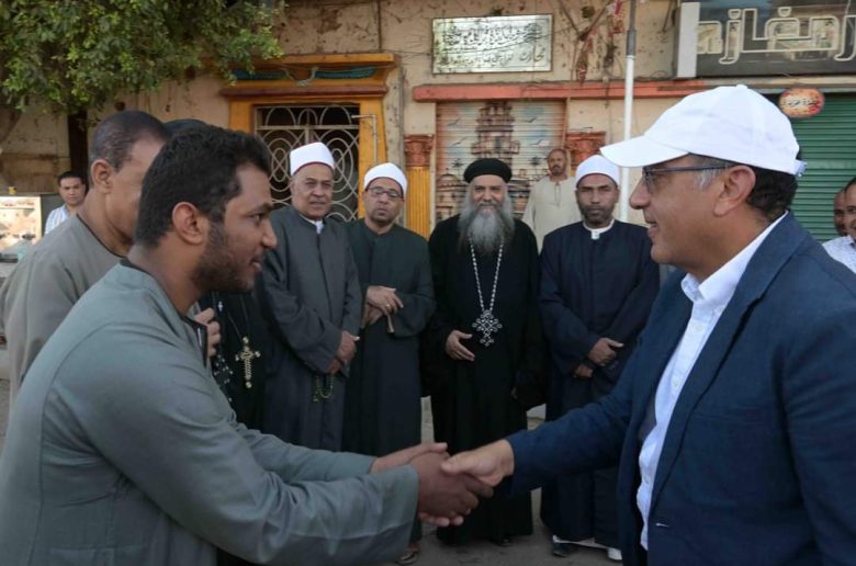رئيس الوزراء يتفقد معبد «إسنا» ويستمع لشرح تفصيلي لمخطط تطوير الكورنيش