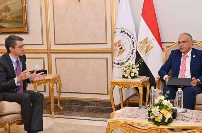 وزير الري يستعرض موقف مشروع «المرونة المناخية من خلال التحول الزراعي والغذائي»