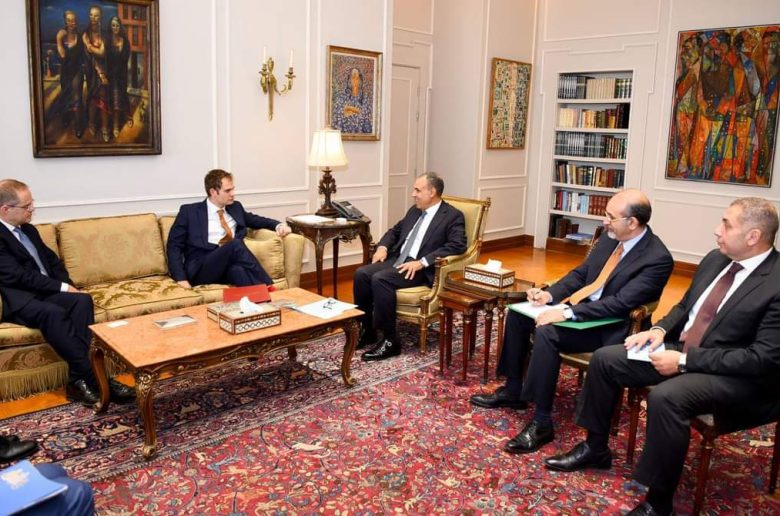 وزير الخارجية يدعو الشركات البريطانية على تعزيز استثماراتها في مصر