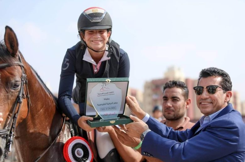 وزير الرياضة يسلم جوائز بطولة وادي الفروسية الدولية لقفز الموانع