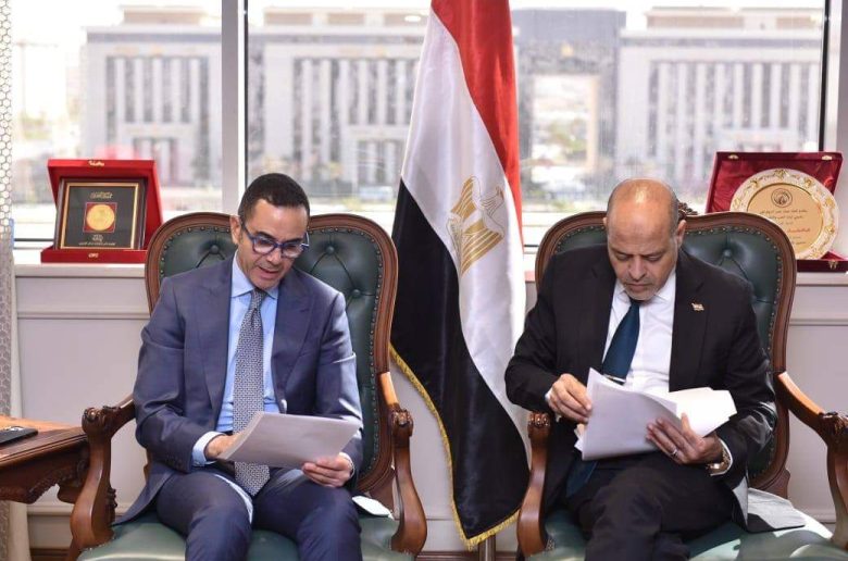 وزير العمل يبحث مع وزير الاستثمار تفعيل سبل التعاون في الملفات المشتركة