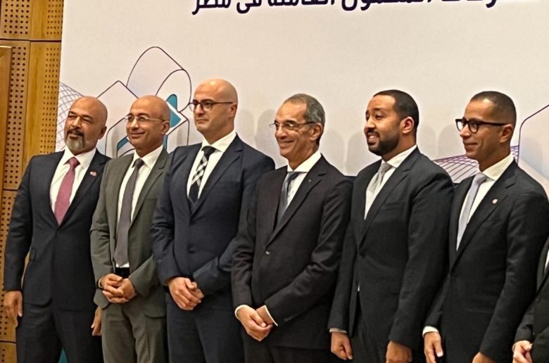 وزير الاتصالات