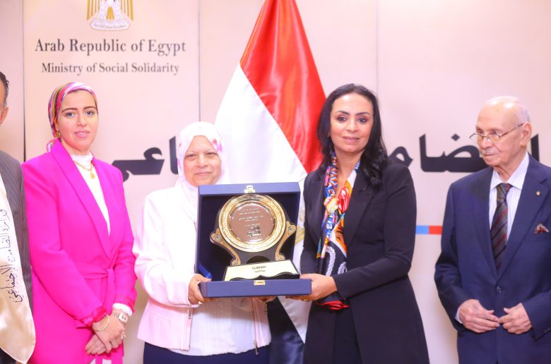 وزيرة التضامن تكرم عدداً من النماذج الملهمة في إطار مبادرة «الأب القدوة»