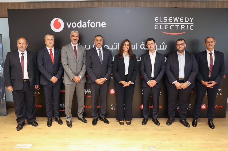 جانب من توقيع الشراكة