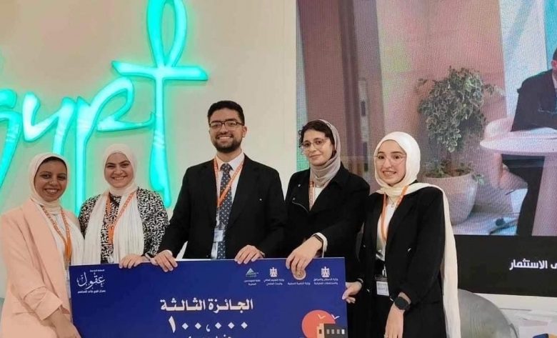 مجموعة من الفائزين بالجائزة