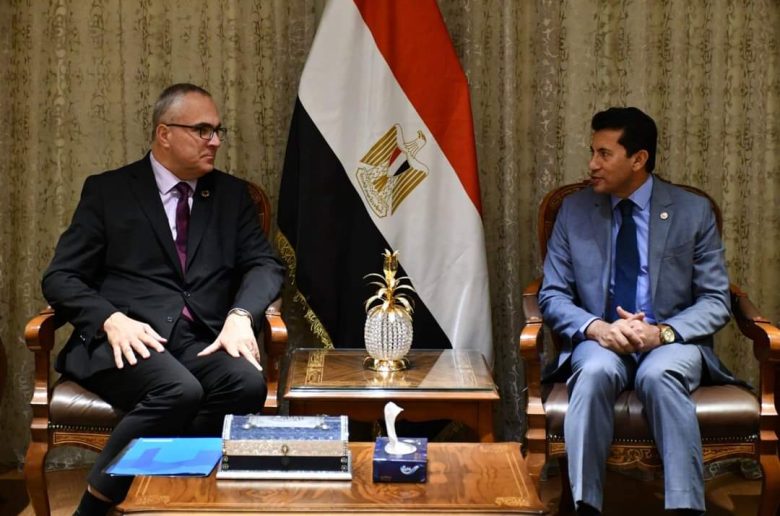 وزارة الشباب وبرنامج الأمم المتحدة للمستوطنات يتعاونان لدعم تنمية المدن المستدامة