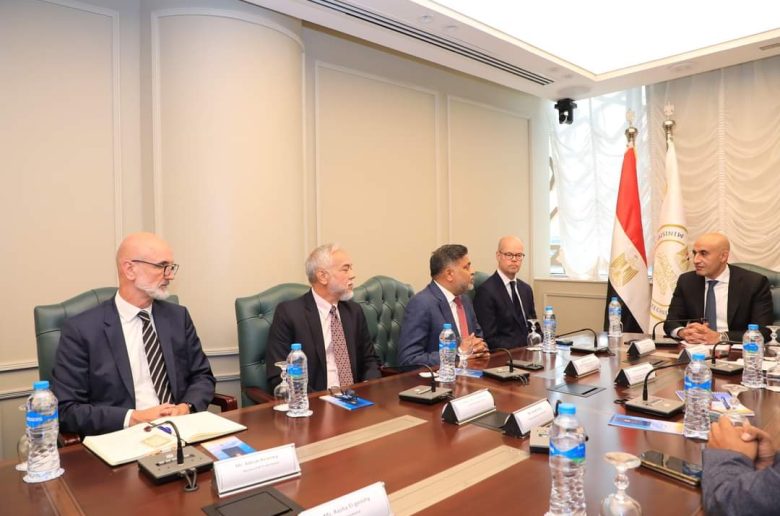 وزير التعليم يبحث فرص التوسع بمدارس البكالوريا وتقديم خدمات الاعتماد والتقييم
