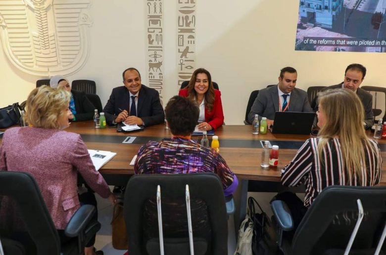وزيرة التنمية المحلية تبحث مع وفد اتحاد البلديات الهولندية مجالات التعاون المشترك