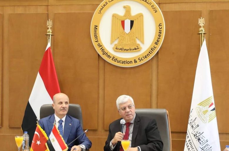 وزير التعليم العالي يبحث التعاون المشترك مع رئيس مجلس التعليم العالي التركي