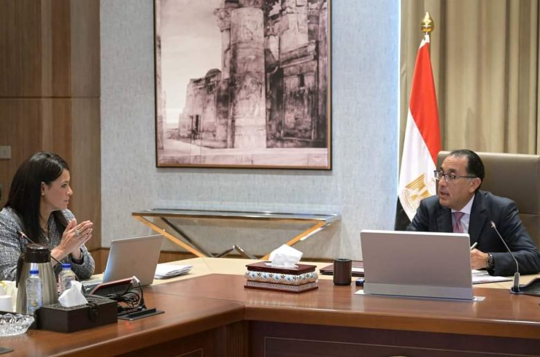 رئيس الوزراء يتابع مع وزيرة التخطيط عددا من ملفات عمل الوزارة