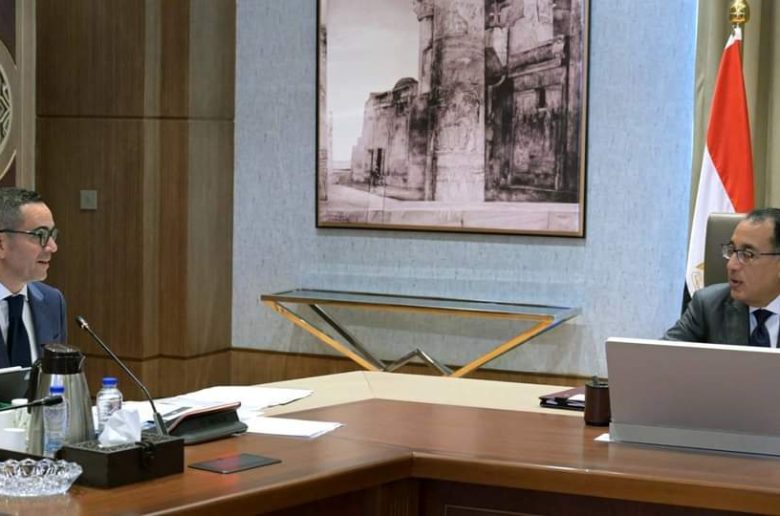 الحكومة تستعرض جهود صندوق مصر السبادى لجذب الاستثمارات.. ورؤيتها لتنظيم سوق السيارات