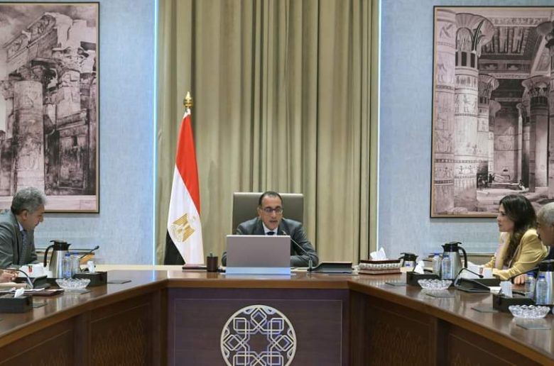 رئيس الوزراء يبحث جهود النهوض بقطاع السياحة وآليات تطوير مختلف جوانبه
