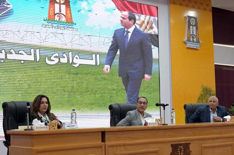 رئيس الوزراء يستمع لمطالب نواب البرلمان ويجيب عن تساؤلاتهم