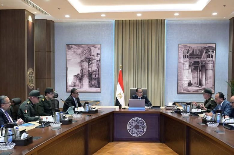رئيس الوزراء يتابع موقف المشروعات التى تنفذها الهيئة الهندسية للقوات المسلحة