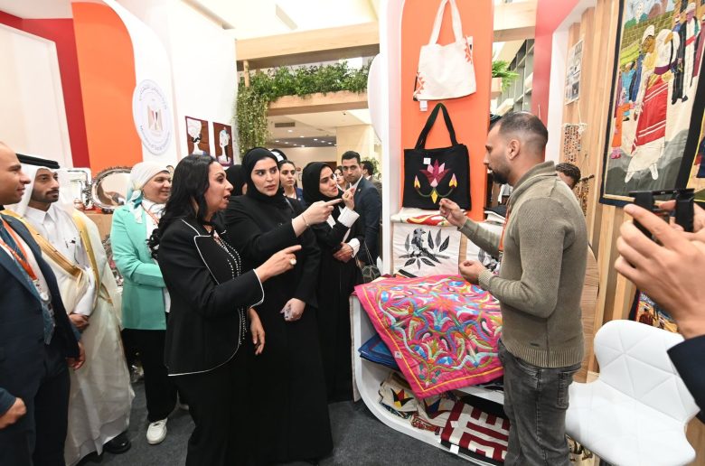 وزيرة التضامن ووزيرة التنمية الاجتماعية بقطر يتفقدان معرض «ديارنا»
