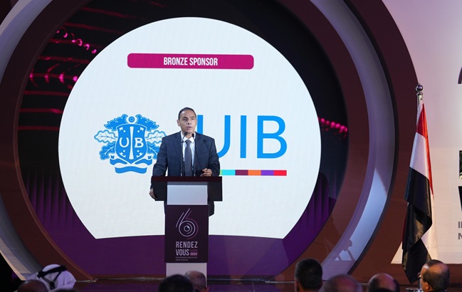 الدكتور إسلام عزام نائب رئيس هيئة الرقابة المالية